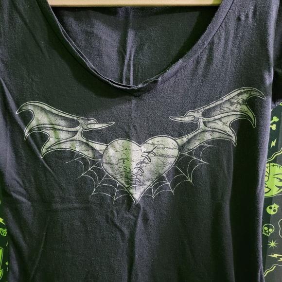 RARE Rock Steady Frankenstein Stich Heart Bat Wing Spider Web Tattoo V Neck Tee - Picture 2 of 4